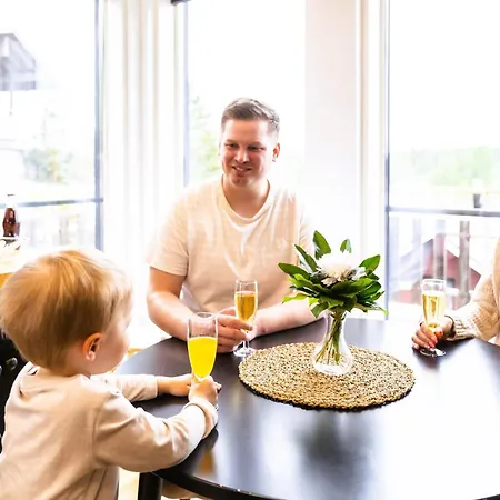 Helmiranta, Helmi Merenrannassa Lodge *